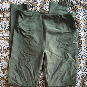 Women’s Medium- Forever 21 shiny green legging